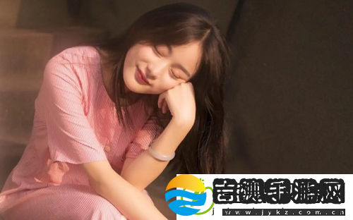 含羞草免费观看电视剧的背景故事情节饱满深度丰富-观众大呼过瘾欲罢不能！