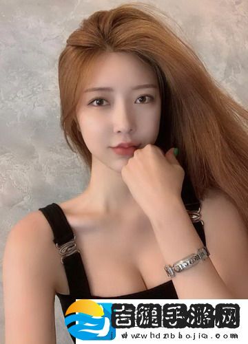 唇齿美国1990大尺码，时尚与舒适的完美结合，网友：大尺码也能穿出风格！