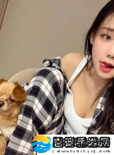 一条弹幕引爆全场：女被 c 黄扒衣服直播背后的舆论暗战