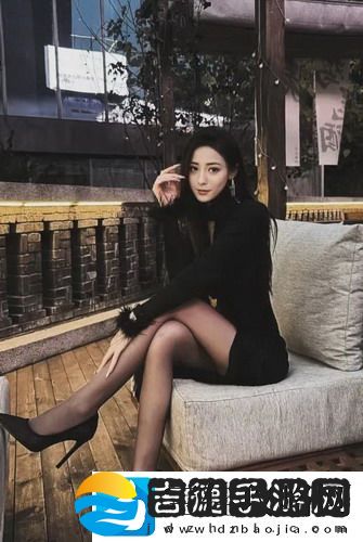 今夜很长想把你做进我的梦里:在漫长的夜晚,思念的心情如潮水般涌动,愿与你共度这梦幻的时光。