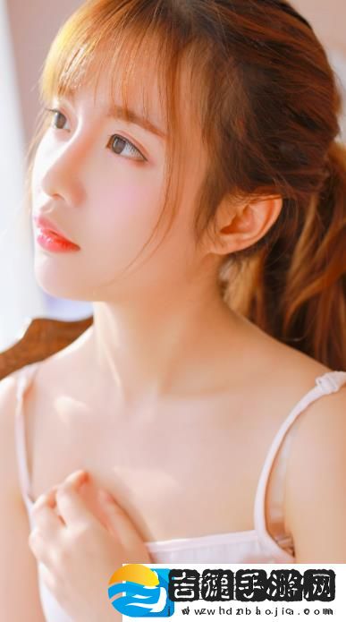 小手伸进大怀抱亲情涌动画面, 网友: 这画面太暖心，泪目了！