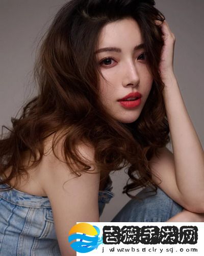 网络暴力伤害的年轻人-女被 c 黄扒衣服直播：网络暴力背后-我们到底在纵容什么!
