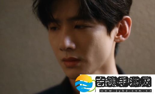 难哄桑延苦练8块腹肌