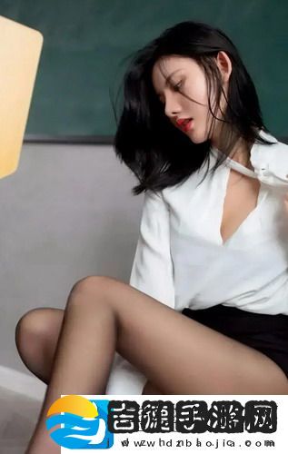 一边下奶一吃敷视频53分钟：让新妈妈轻松掌握哺乳与护理的完美平衡！