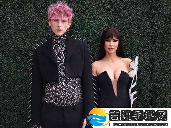 梅根福克斯怀孕后与“枪爷”分手