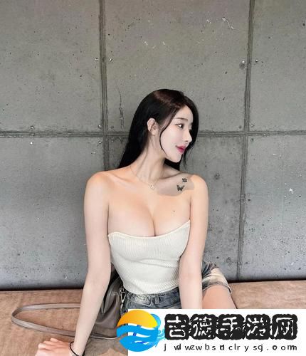 女被 c 黄扒衣服直播让网友炸锅：直播间不该是这样的江湖！