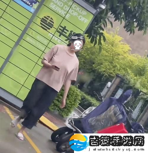 真空下楼取快递被C嗯啊