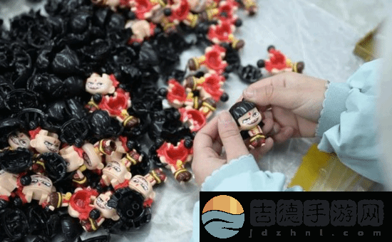 玩具公司每天要生产20万个哪吒！生产线开足马力24小时都在生产