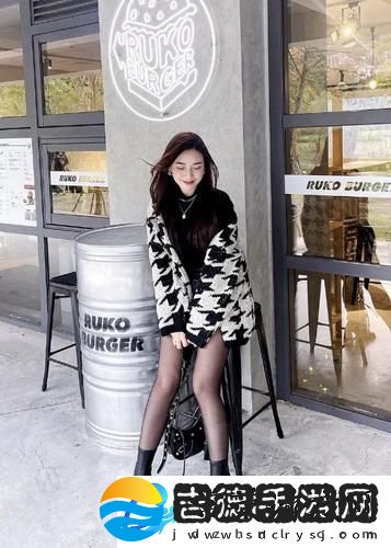 设计师们的创意加油站：www.51色萝网站为何出圈-从色彩搭配到创意灵感，一站式满足！