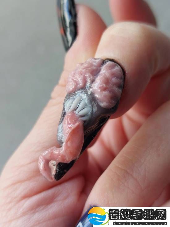 玩家打造生化危机2主题美甲