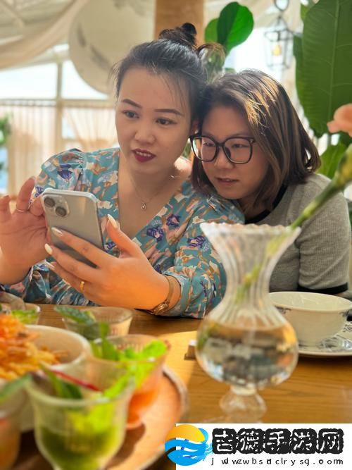 姐姐说家里没人给我看下面