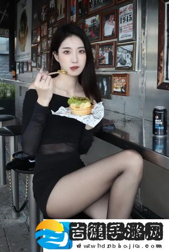 我被9个建筑工人抬到茶几上：奇妙体验，让人惊叹不已的奇遇！