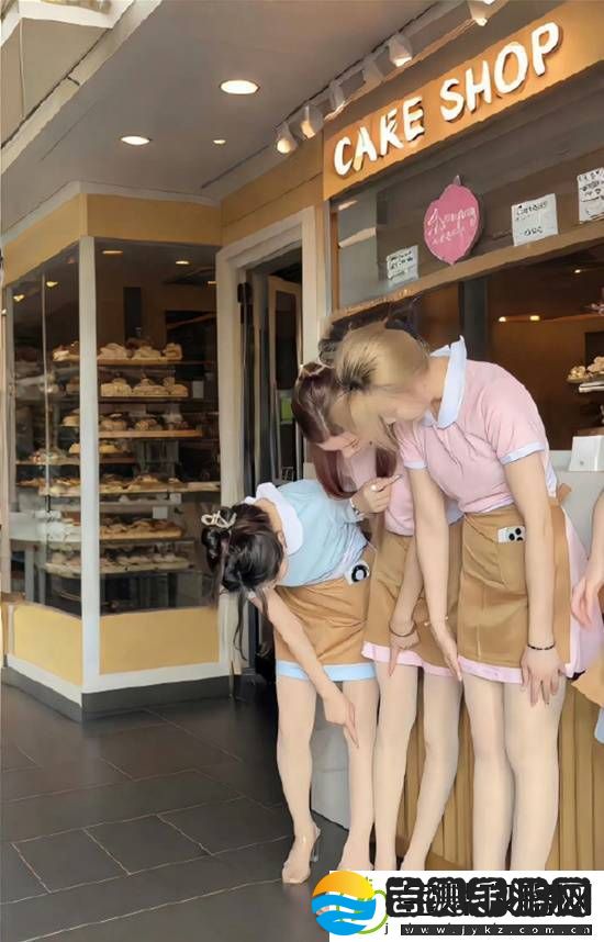 坐女骑的车手应该把哪里