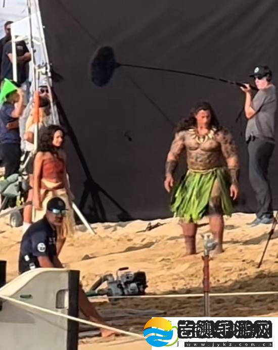 不是增肌更大了!强森承认在海洋奇缘穿了特制服装