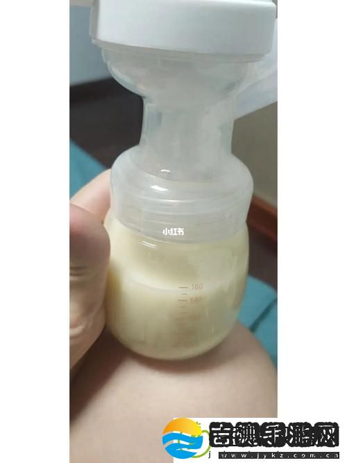 一边下奶一吃敷面膜视频60分钟