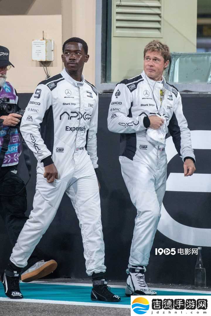 虞书欣、何猷君同观看F1大奖赛