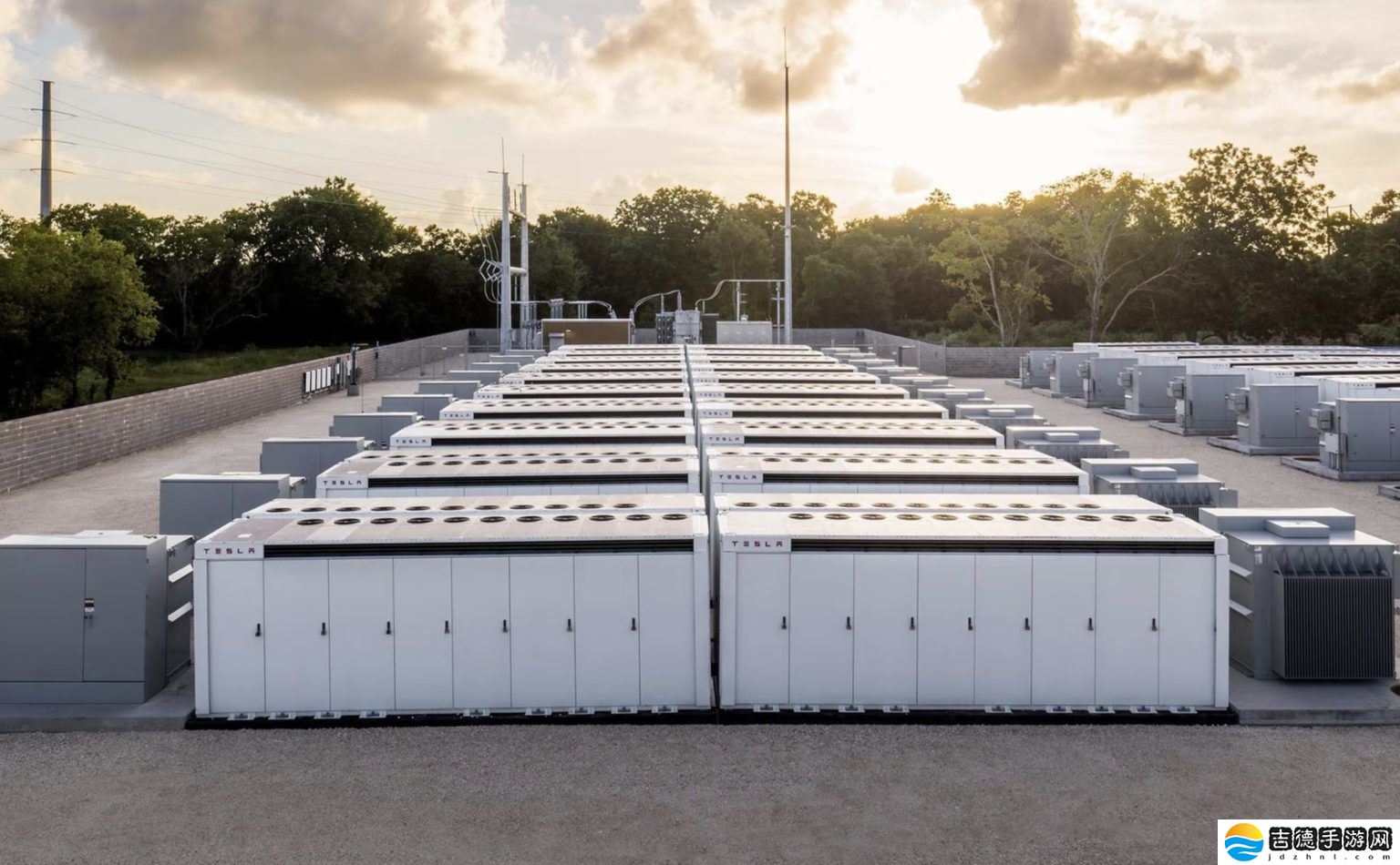特斯拉和 Arevon 合作开发美国规模最大光储一体化项目，含 758MW 太阳能发电