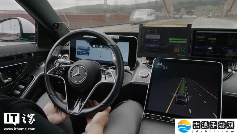 通用汽车与英伟达合作 AI 自动驾驶汽车，黄仁勋发布汽车安全方案 Halos