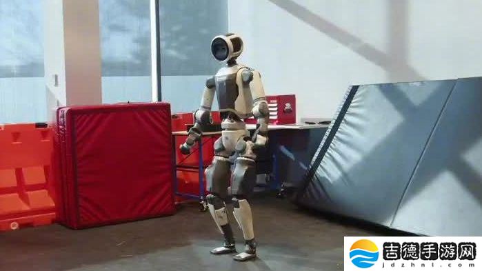 波士顿动力人形机器人 Atlas 新技能：跑步、爬行、霹雳舞、翻筋斗，基于动作捕捉