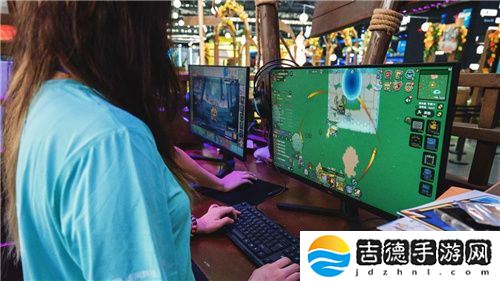 巨大魔龙吸引玩家排队，这款联机游戏真就那么值得试玩？