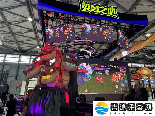 巨大魔龙吸引玩家排队，这款联机游戏真就那么值得试玩？