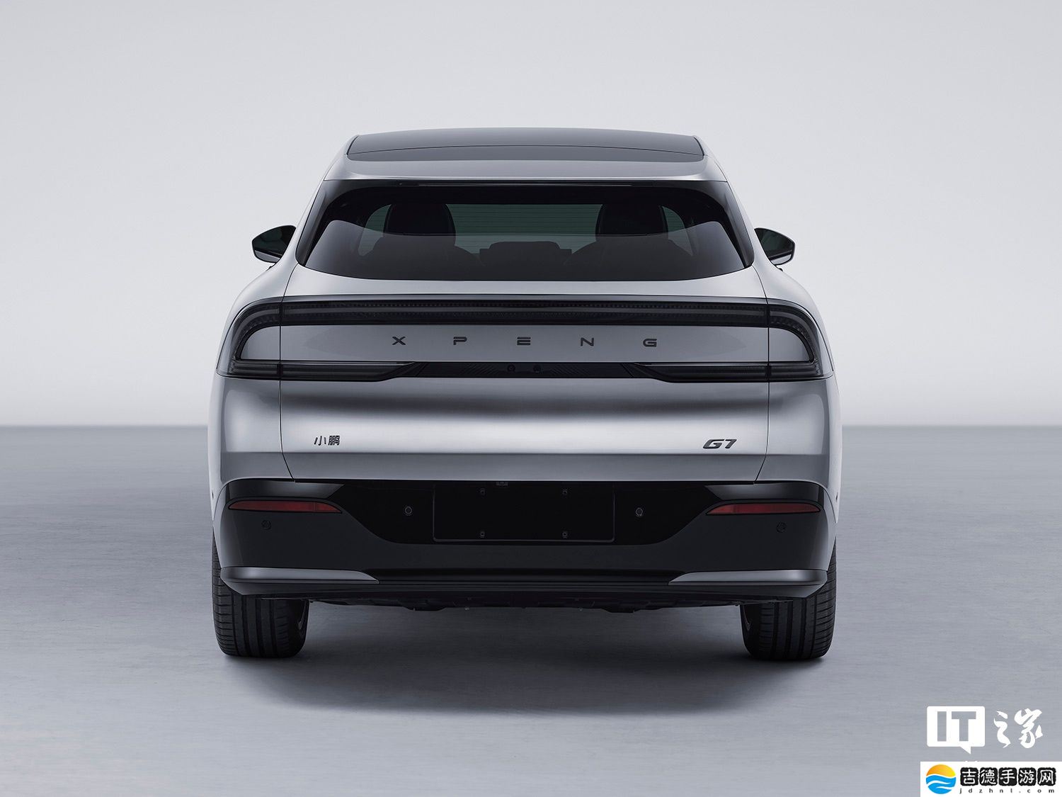 小鹏全新车型 G7 内饰曝光:有望用 HUD 取代液晶仪表,设计简洁