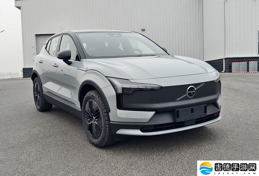 国产沃尔沃 EX30 CC 申报图公布:四驱动力、双色涂装,海外版今夏上市