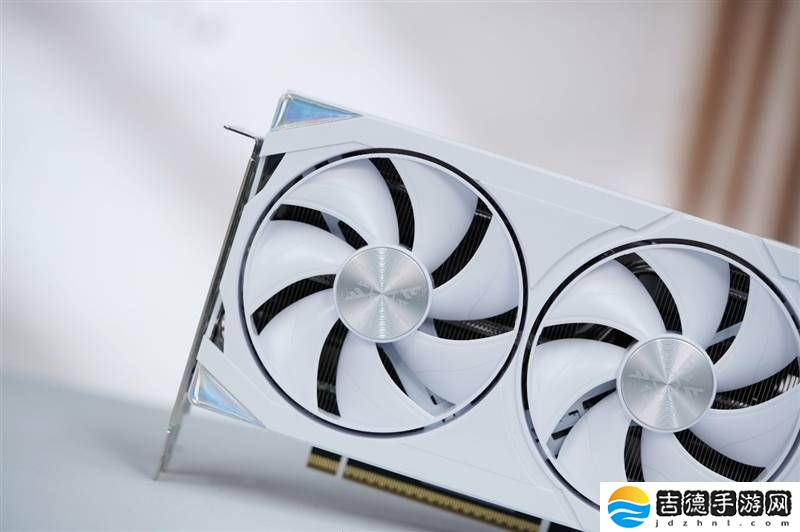耕升RTX 5070踏雪OC评测：性能颜值双在线，散热表现也一流！