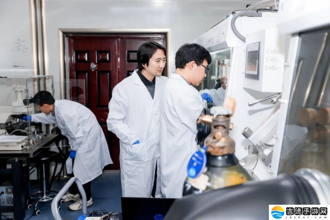 浙江大学研发出微米和纳米钙钛矿 LED，为迄今为止已公开最小 LED 像素