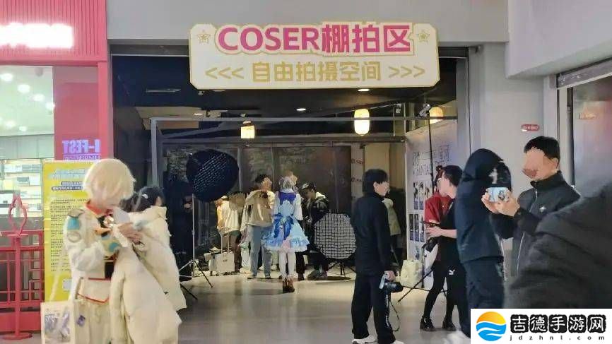 谷子经济热潮背后：年轻人的情感消费如何撑起千亿市场？