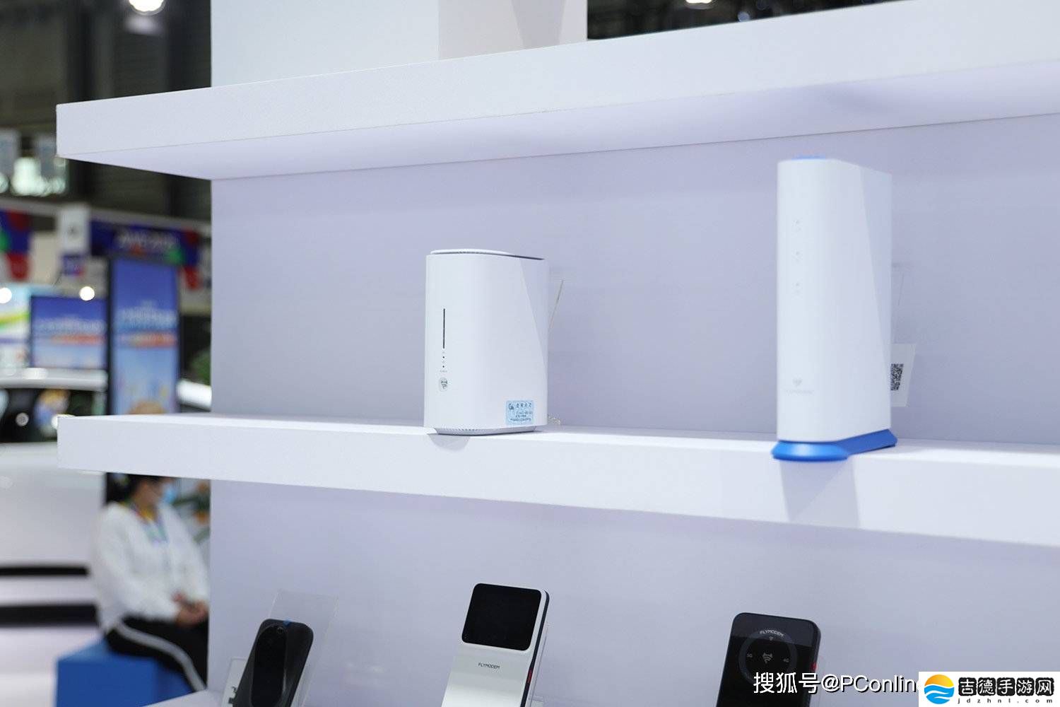 AWE 2025展会上演科技盛宴,飞猫随身Wi-Fi携手王者荣耀引领潮流