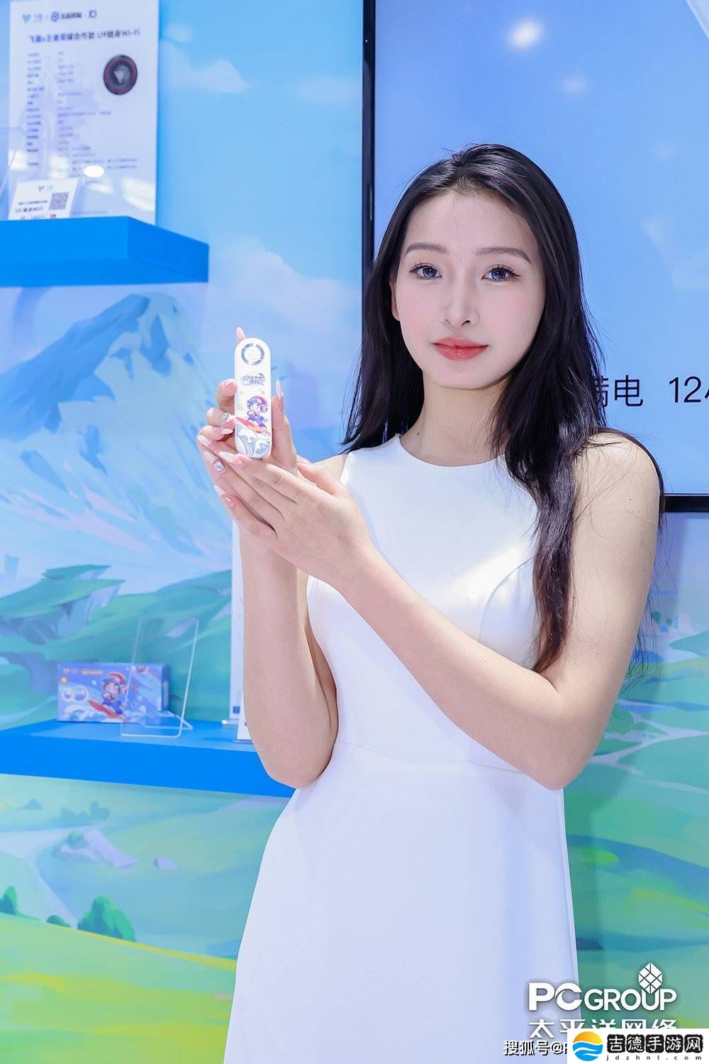 AWE 2025展会上演科技盛宴,飞猫随身Wi-Fi携手王者荣耀引领潮流