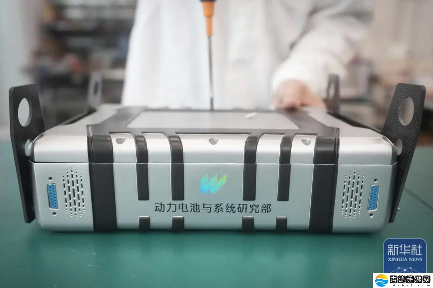 中科院大连化学物理研究所公布新型“超低温高比能锂电池”，-36℃环境成功起飞六旋翼无人机