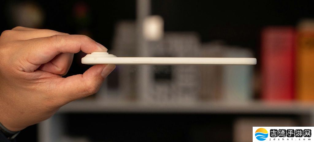 5.5 毫米极致轻薄，苹果 iPhone 17 Air 最新机模曝光