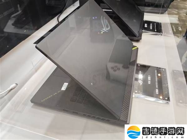 ROG魔霸9系列震撼发布：搭载AMD锐龙9 9955HX3D，畅玩3A大作新体验！