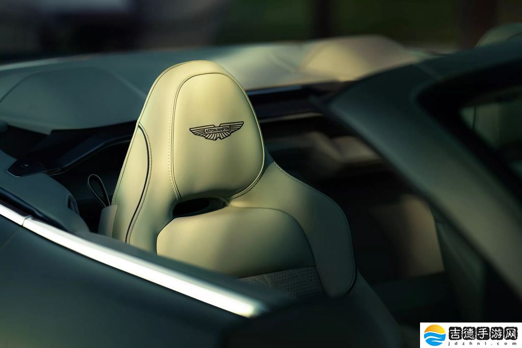 全球最快前置引擎敞篷车：阿斯顿・马丁 Vanquish Volante 咆哮登场，824 马力极速 344 km/h