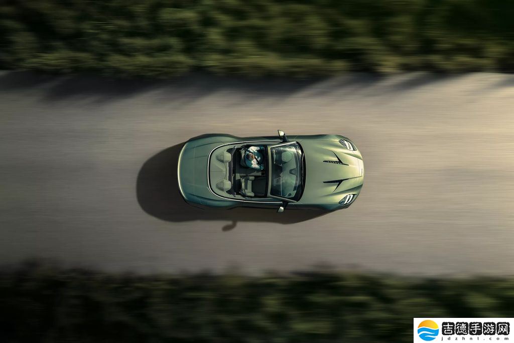 全球最快前置引擎敞篷车：阿斯顿・马丁 Vanquish Volante 咆哮登场，824 马力极速 344 km/h