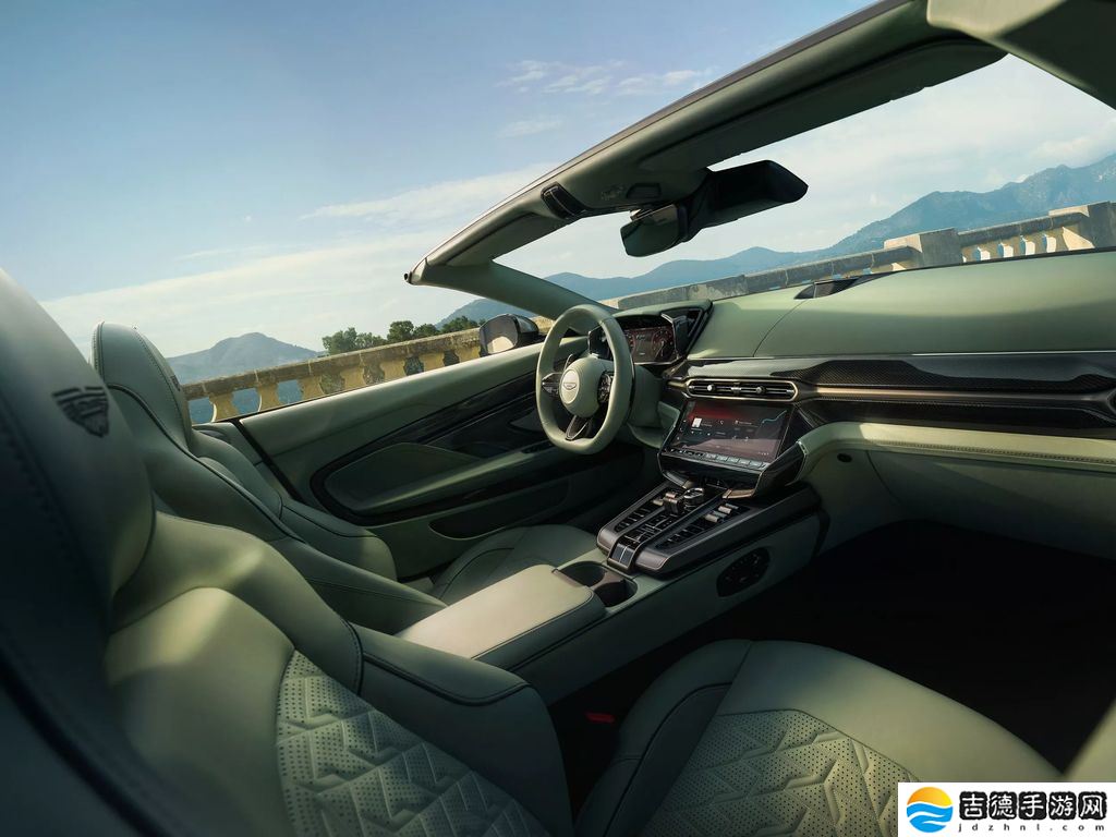 全球最快前置引擎敞篷车：阿斯顿・马丁 Vanquish Volante 咆哮登场，824 马力极速 344 km/h