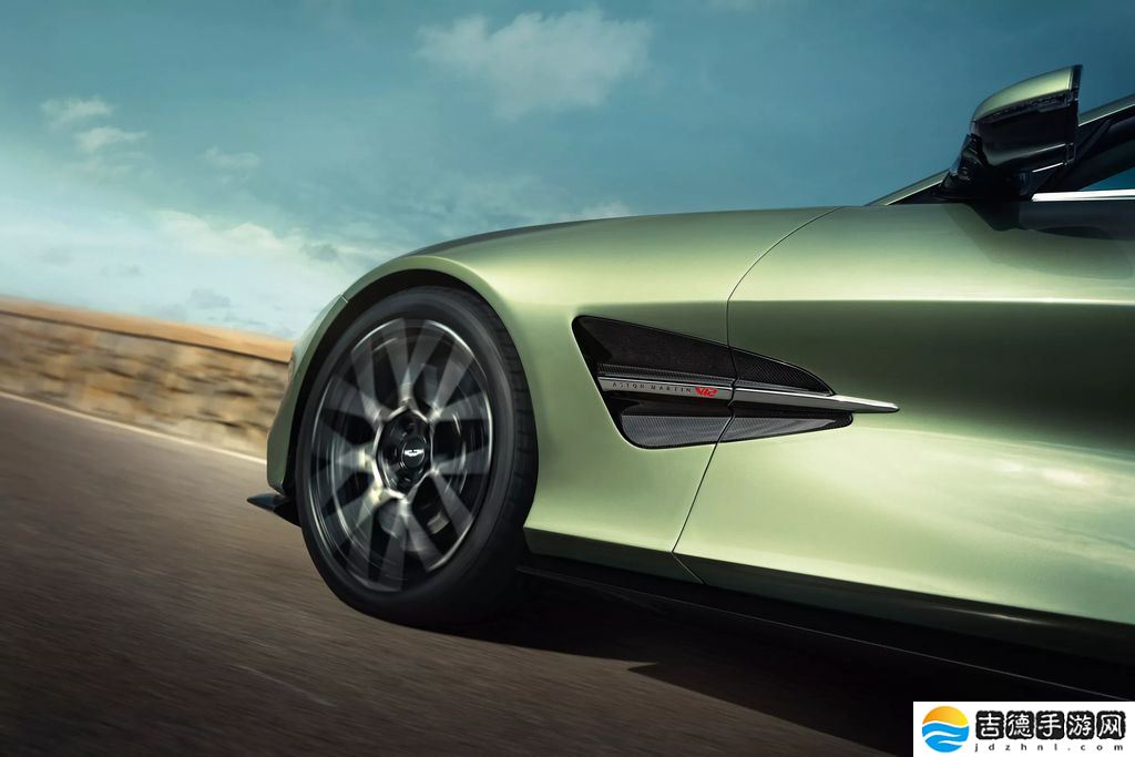 全球最快前置引擎敞篷车：阿斯顿・马丁 Vanquish Volante 咆哮登场，824 马力极速 344 km/h
