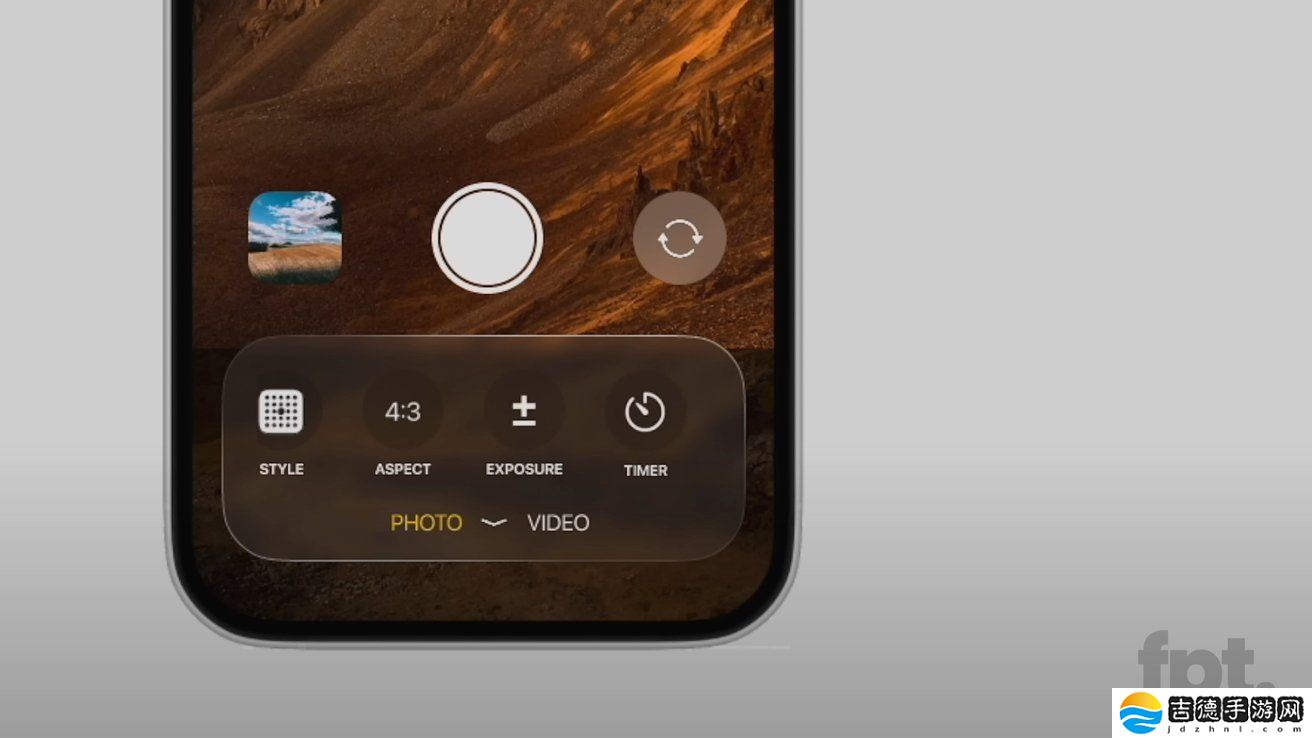 苹果 iOS 19 消息应用首曝：深蓝发光按钮 + 圆角键盘