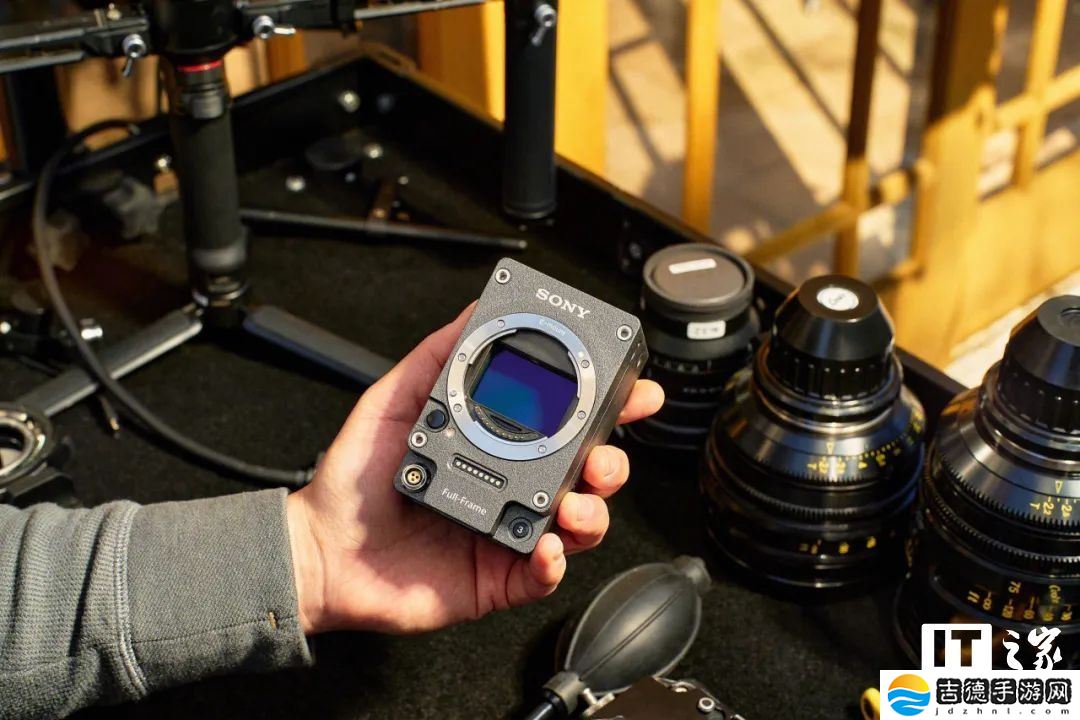 索尼发布 CineAltaV 2 电影机分体拓展系统 Mini，内置 8.6K 全画幅 CMOS 传感器