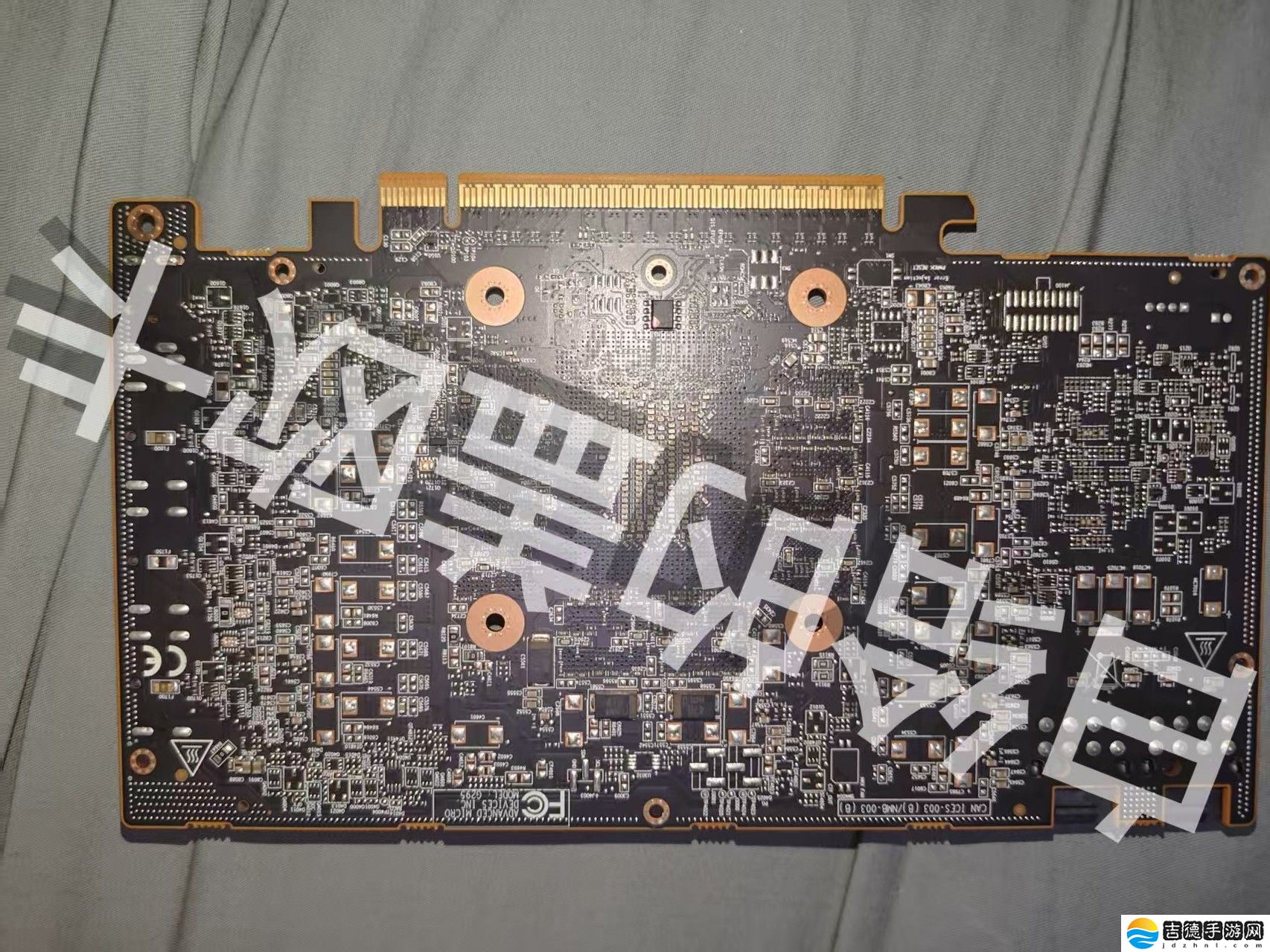AMD RX 9070 XT 显卡“参考设计”细节曝光:核心导热采用石墨烯