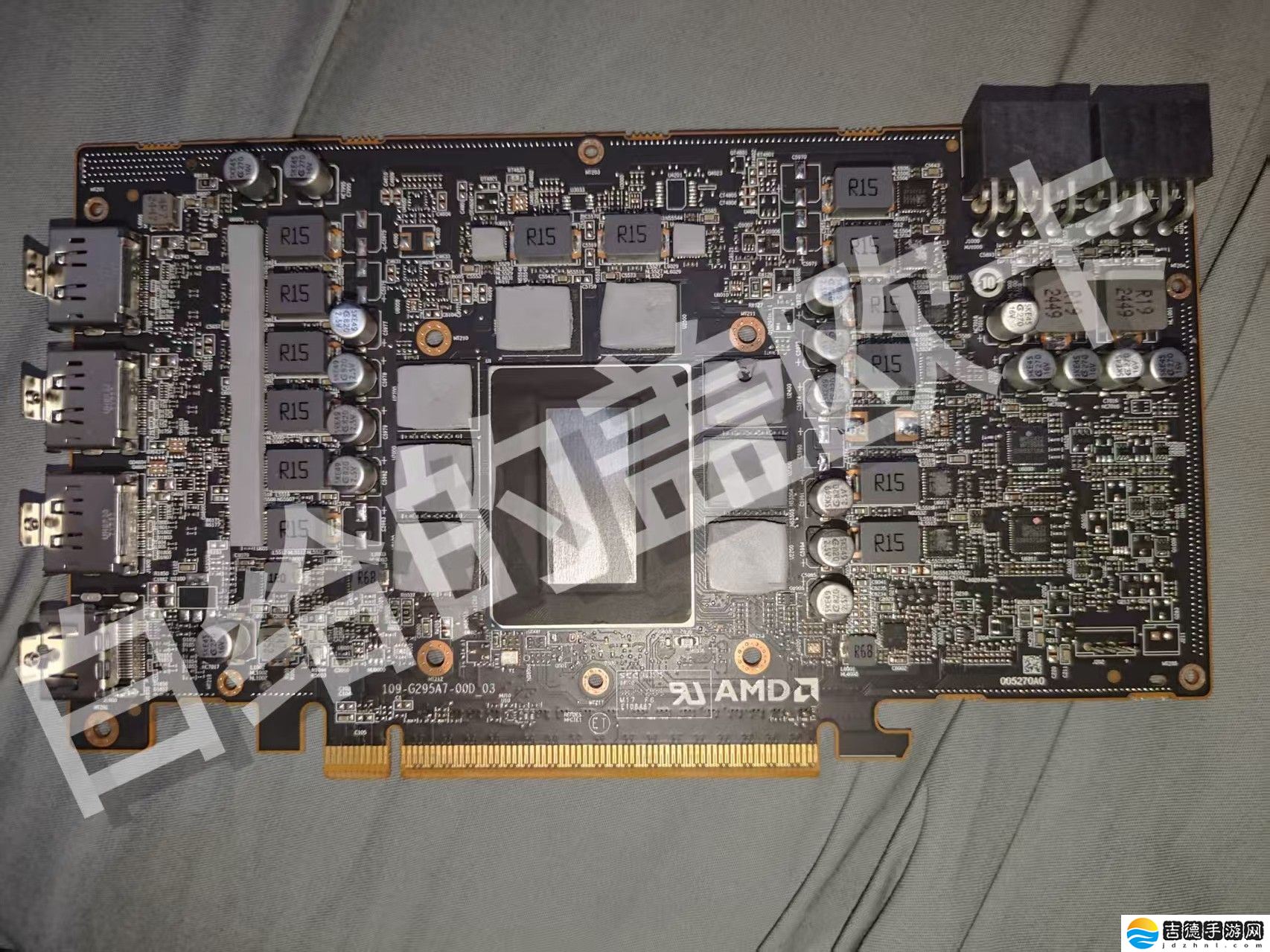 AMD RX 9070 XT 显卡“参考设计”细节曝光:核心导热采用石墨烯