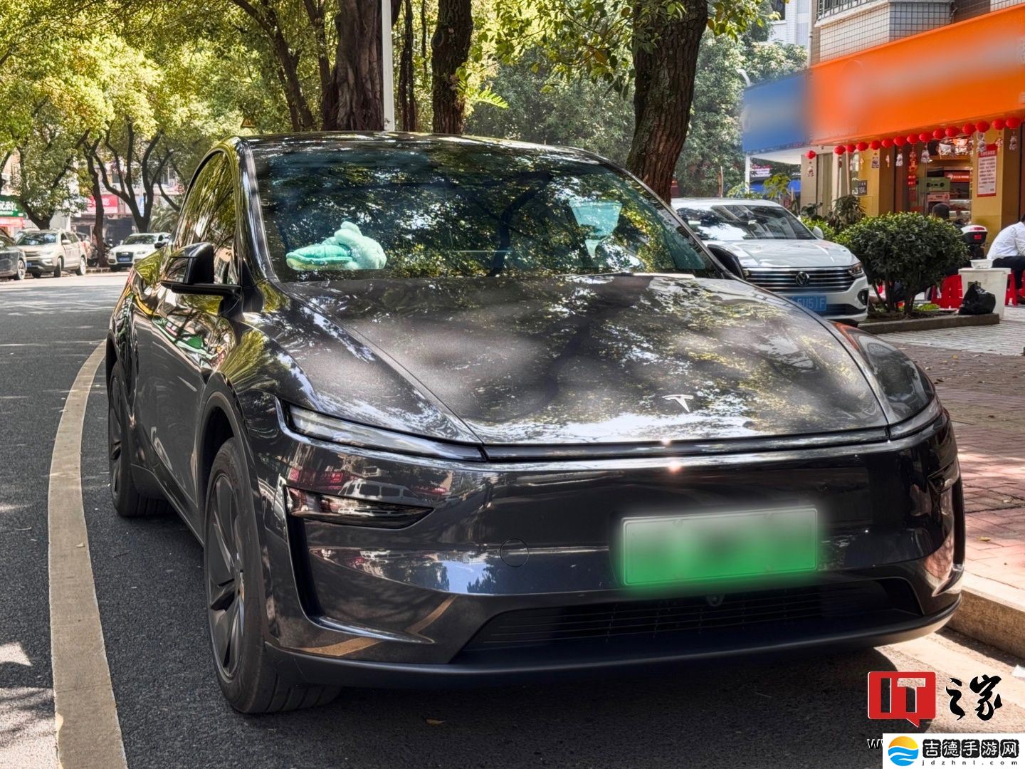 消息称特斯拉 Model Y 汽车产线“这两天停工，预计下个月 7 号再开工”