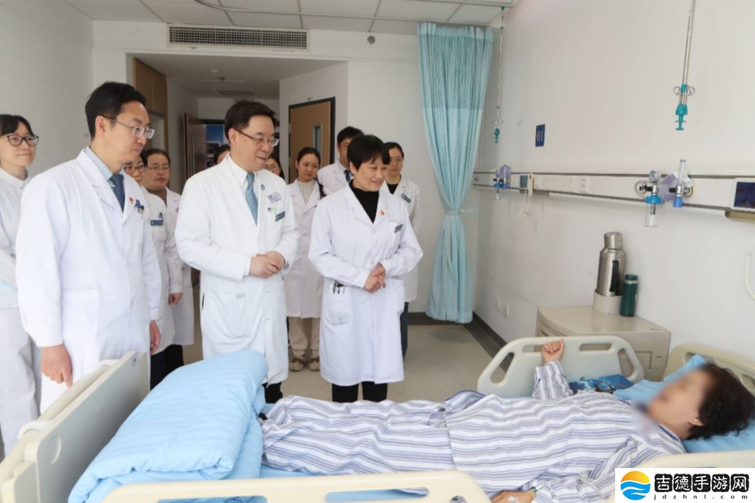 全球首款、每月仅需注射一次，阿尔茨海默病治疗新药开出全国首方