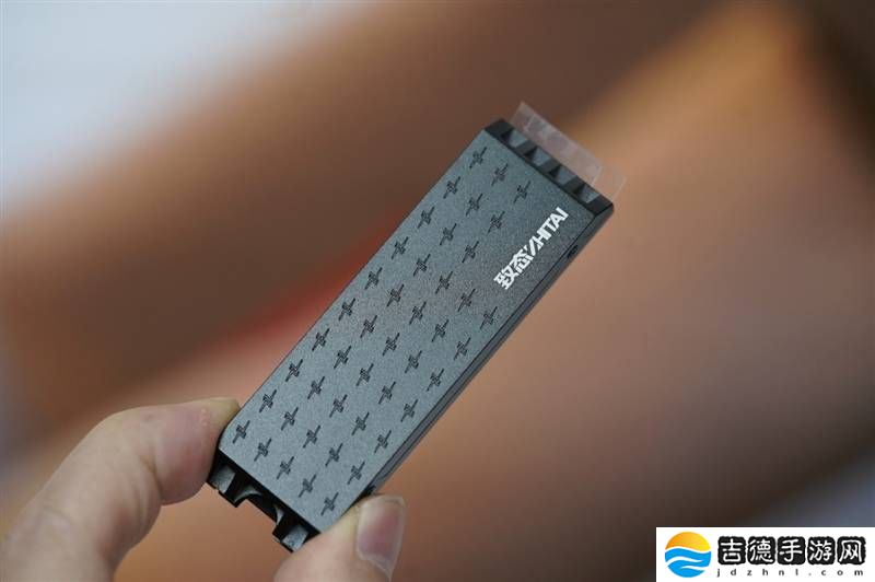 致态TiPro9000 4TB SSD评测：性能巅峰再续，单面设计能否迎来8TB时代？